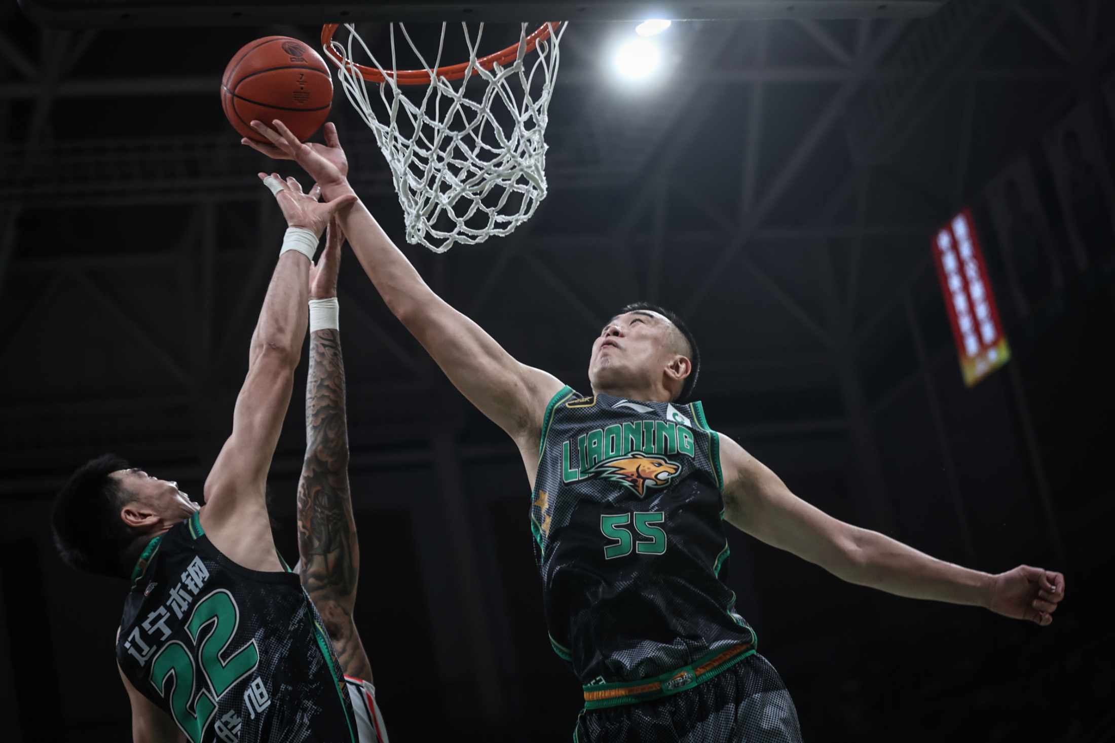 开云-转会期CBA季后赛传出新动向，门兴格拉德巴赫队长鼓劲，管理层表态：底气十足，临场指挥获称赞-开云